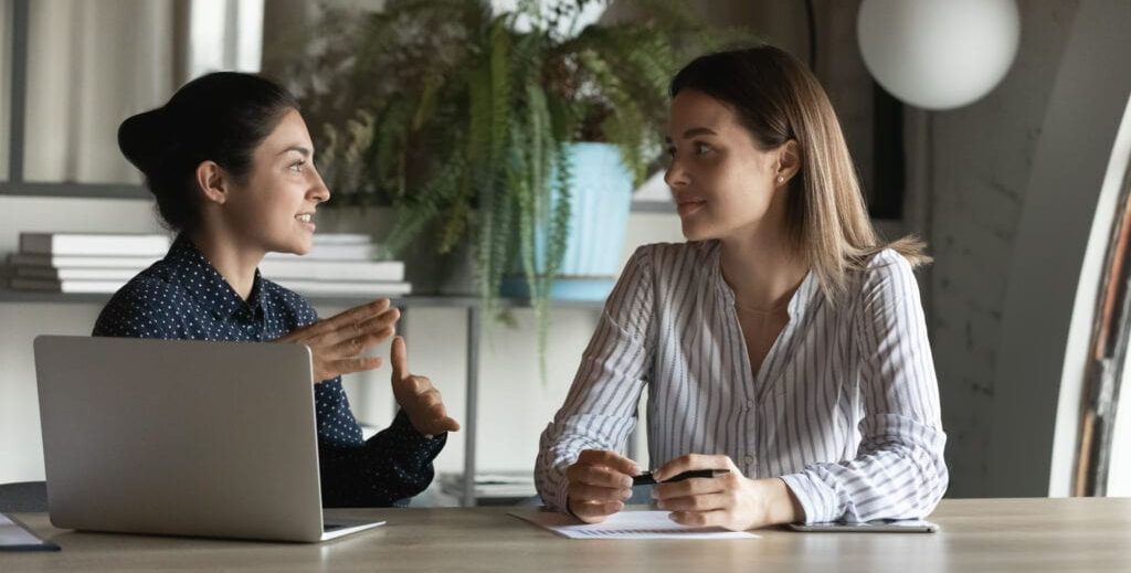 Comunicación y retroalimentación: claves para enfrentar conversaciones laborales desafiantes